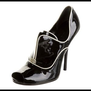 Gucci patent leather pumps